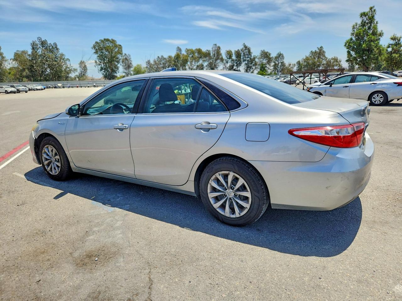 2015 Toyota Camry Hybrid Le - Фото 2