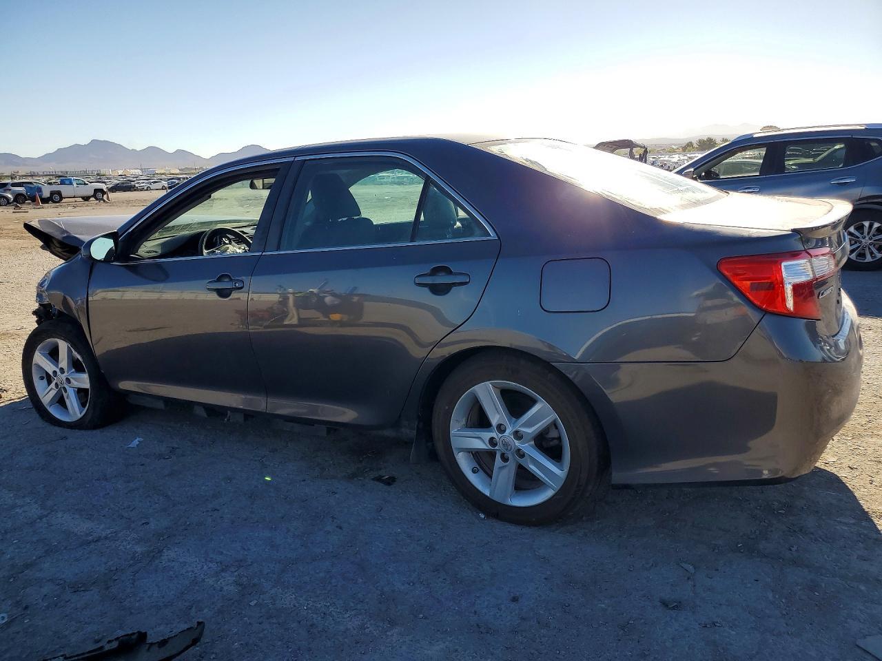 2013 Toyota Camry Se - Фото 2