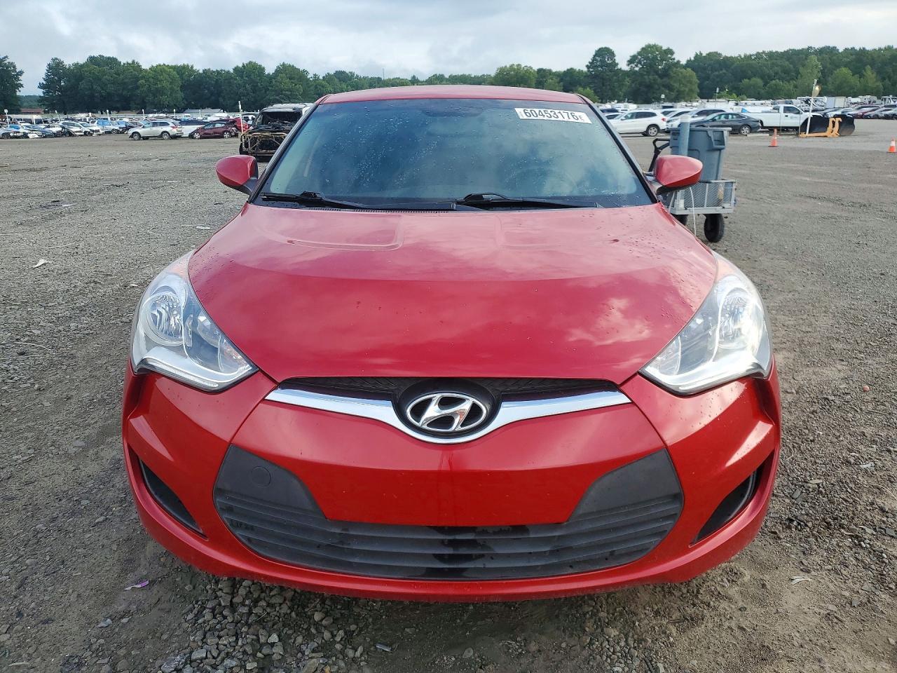 2016 Hyundai Veloster Base - Image 5