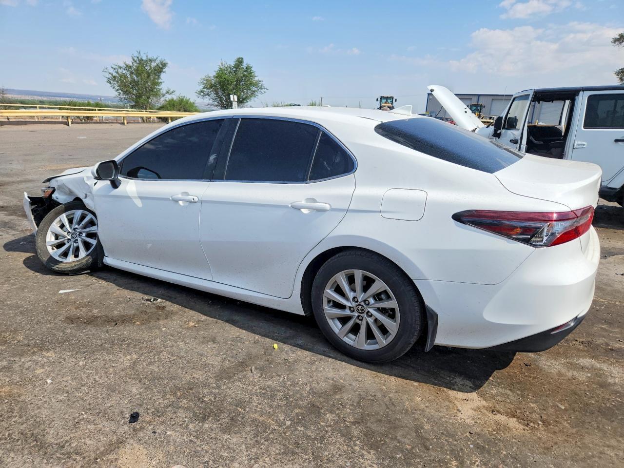 2024 Toyota Camry Le - Фото 2