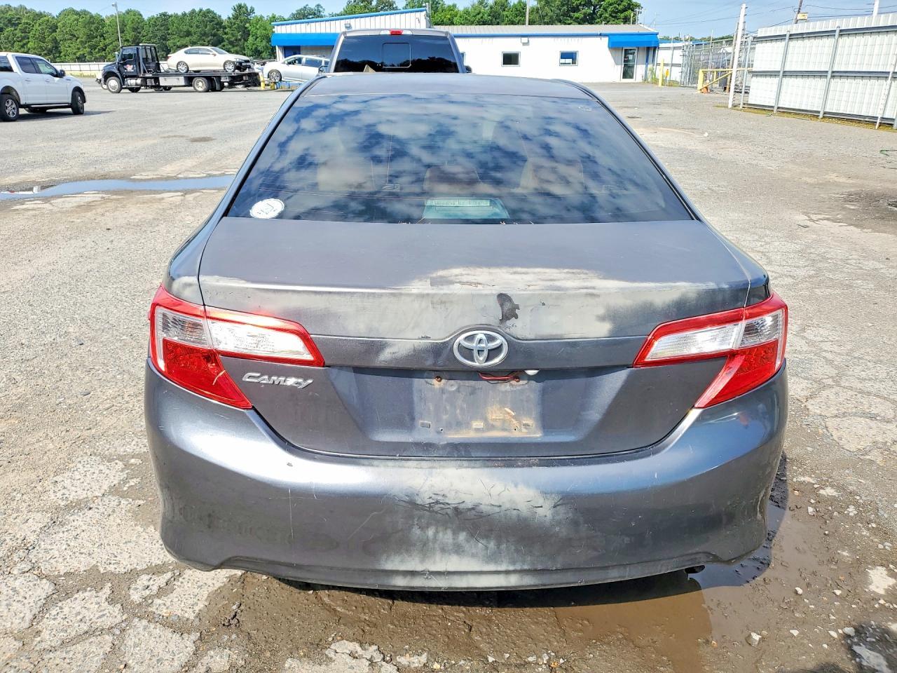 2012 Toyota Camry L - Image 6