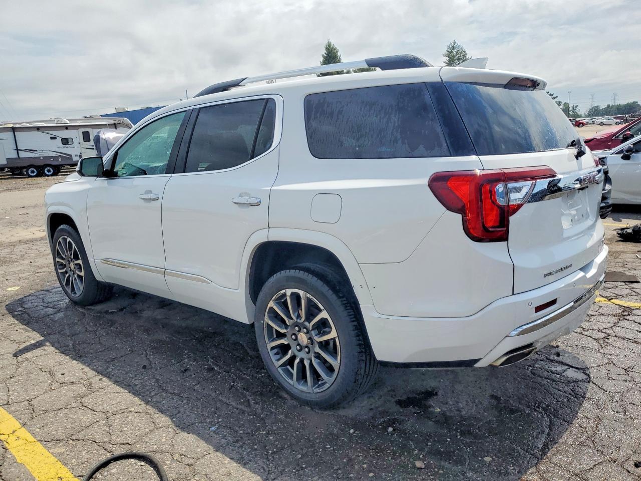 2021 GMC Acadia Denali - Фото 2