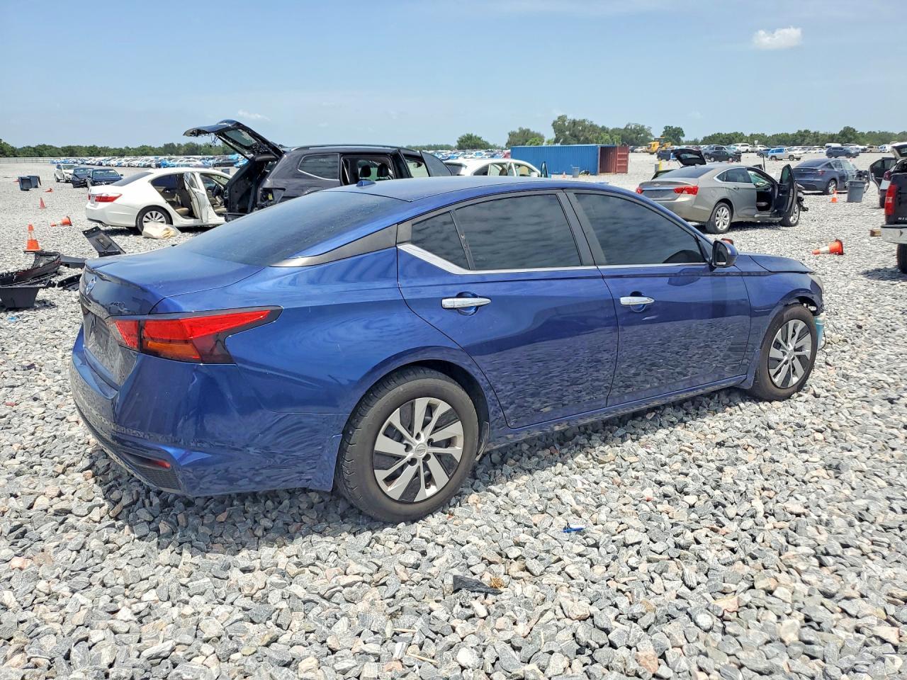 2019 Nissan Altima S - Фото 3