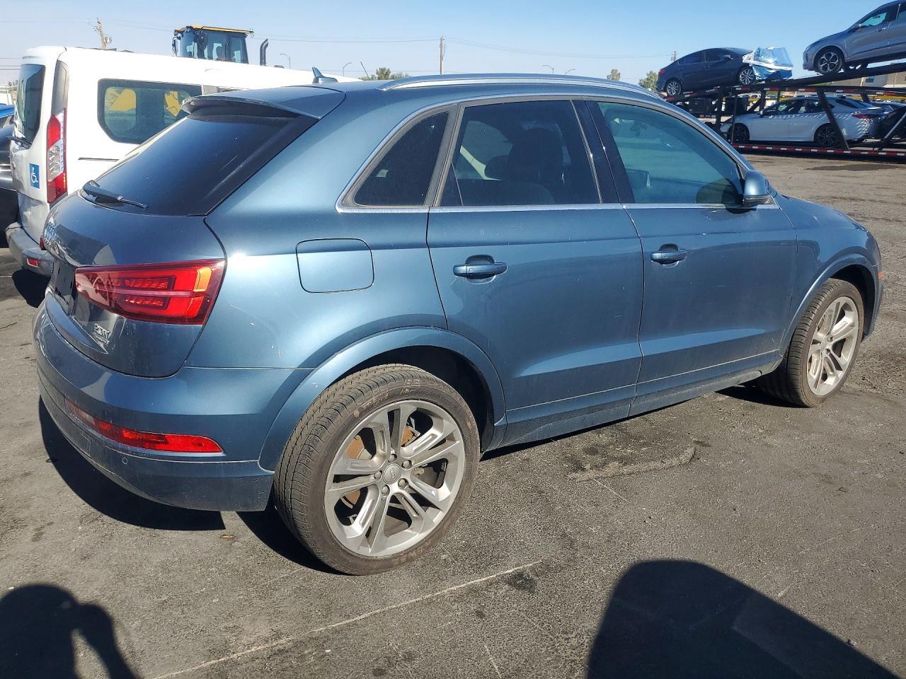 2016 Audi Q3 Premium Plus - Фото 3