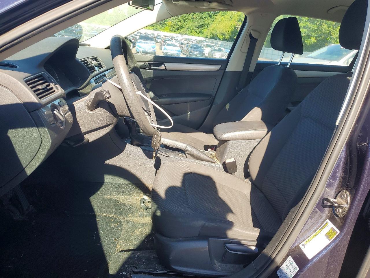 2012 Volkswagen Passat S - Image 7