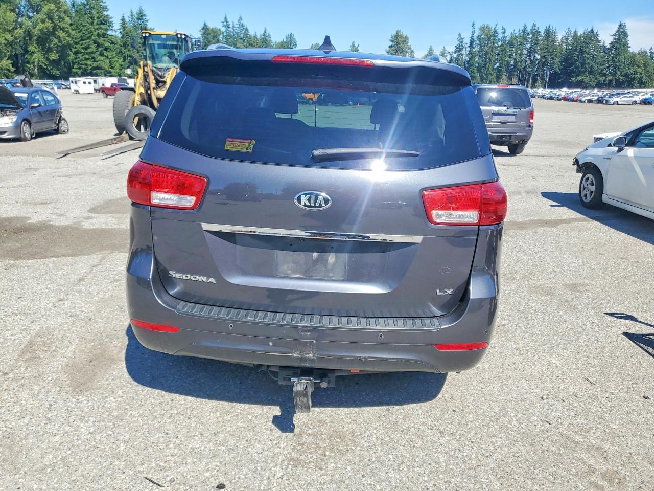 2017 Kia Sedona Lx - Фото 6