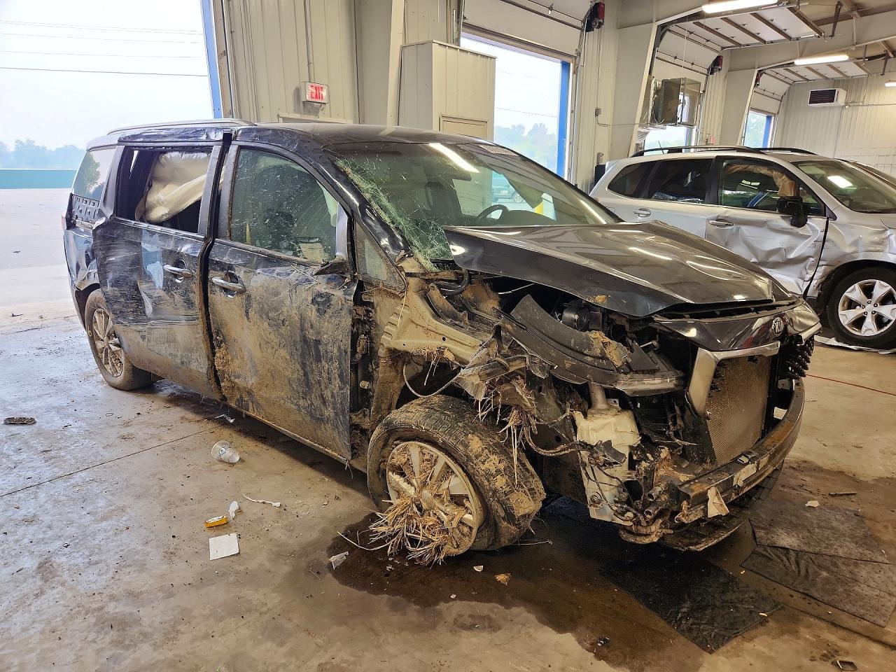 2017 Kia Sedona Lx - Image 4