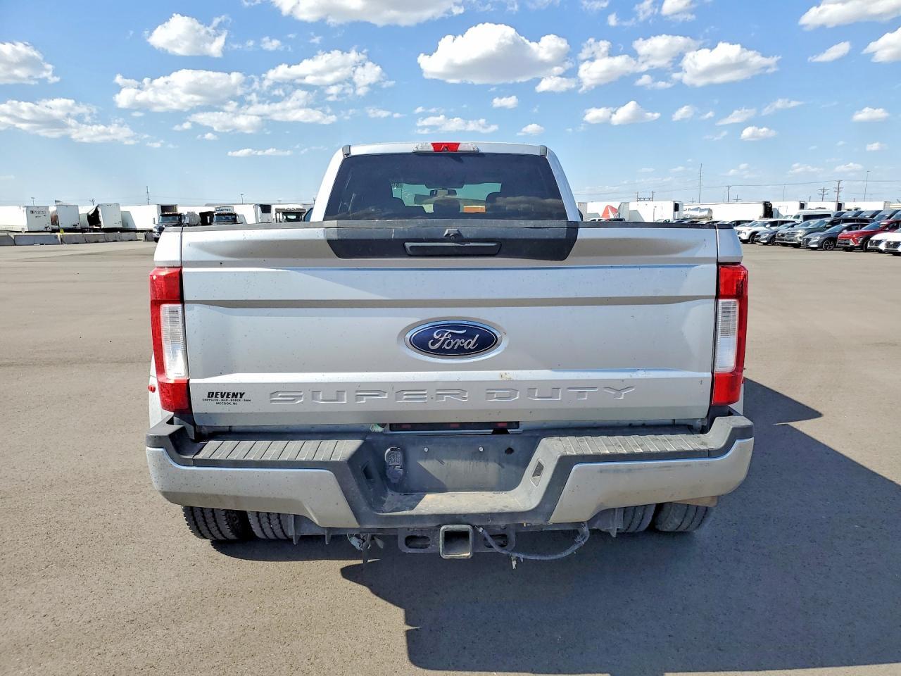 2018 Ford F350 Super Duty - Image 6