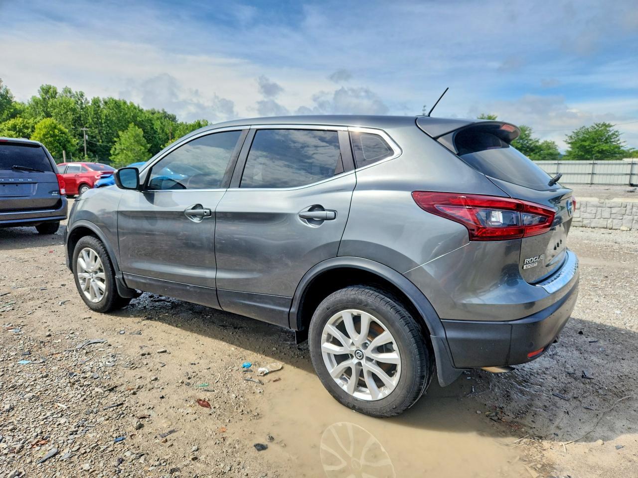 2020 Nissan Rogue Sport S - Image 2