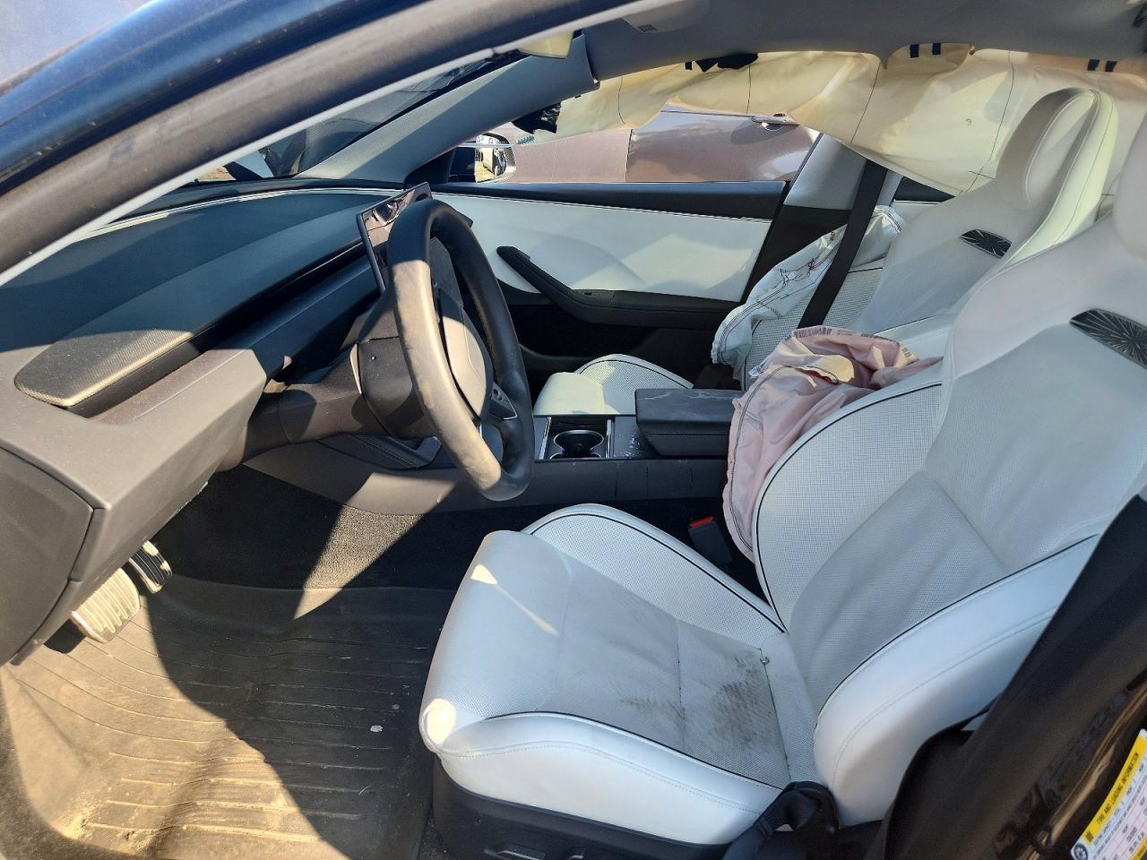 2024 Tesla Model 3 - Image 7