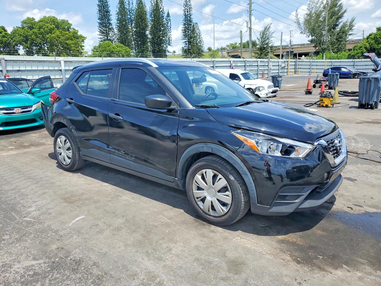 2019 Nissan Kicks S - Image 4
