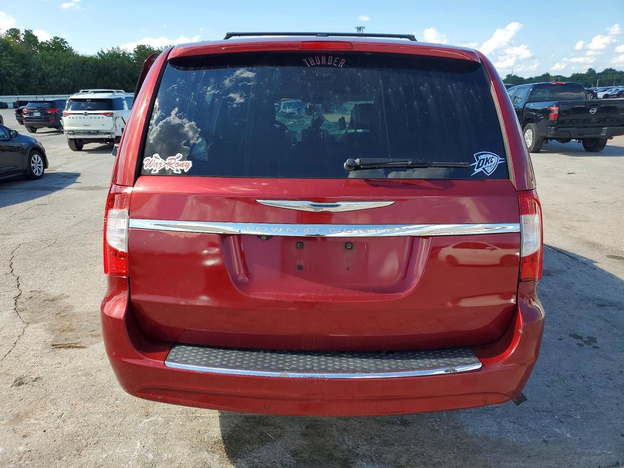 2012 Chrysler Town & Country Touring L - Image 6