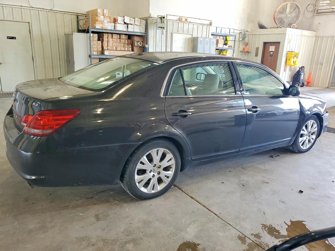 2009 Toyota Avalon Xls - Image 3