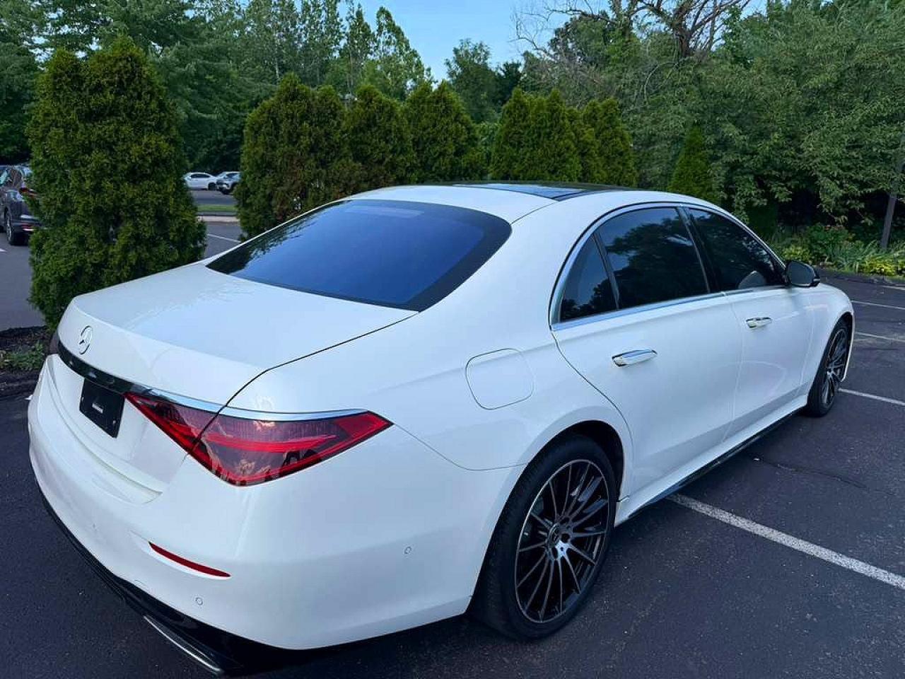 2022 Mercedes-Benz S 580 4Matic - Image 3