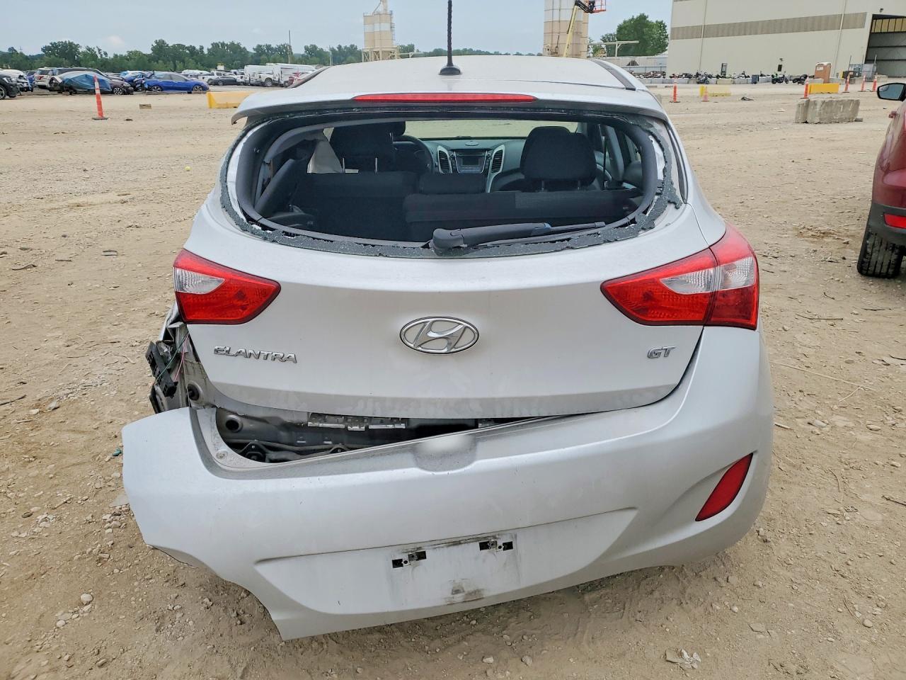 2017 Hyundai Elantra Gt Base - Фото 6