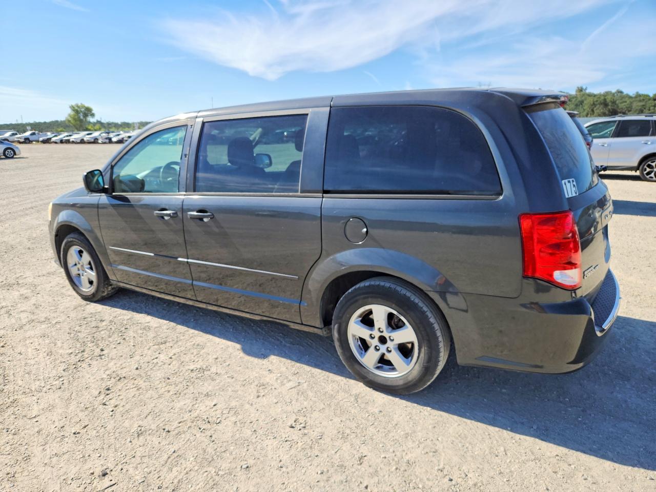 2012 Dodge Grand Caravan Sxt - Image 2