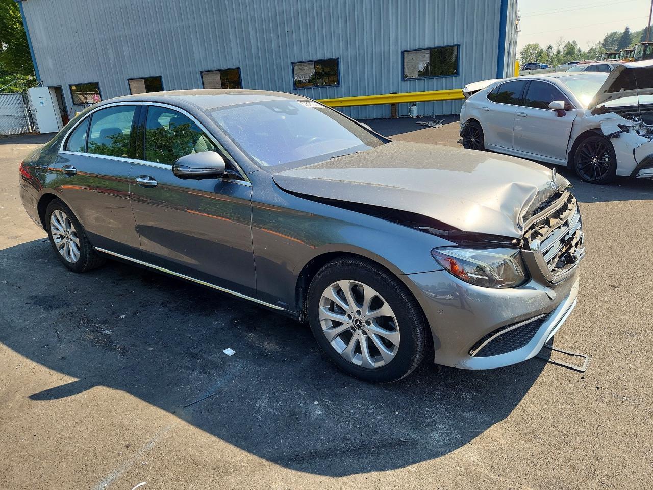 2018 Mercedes-Benz E 300 - Фото 4
