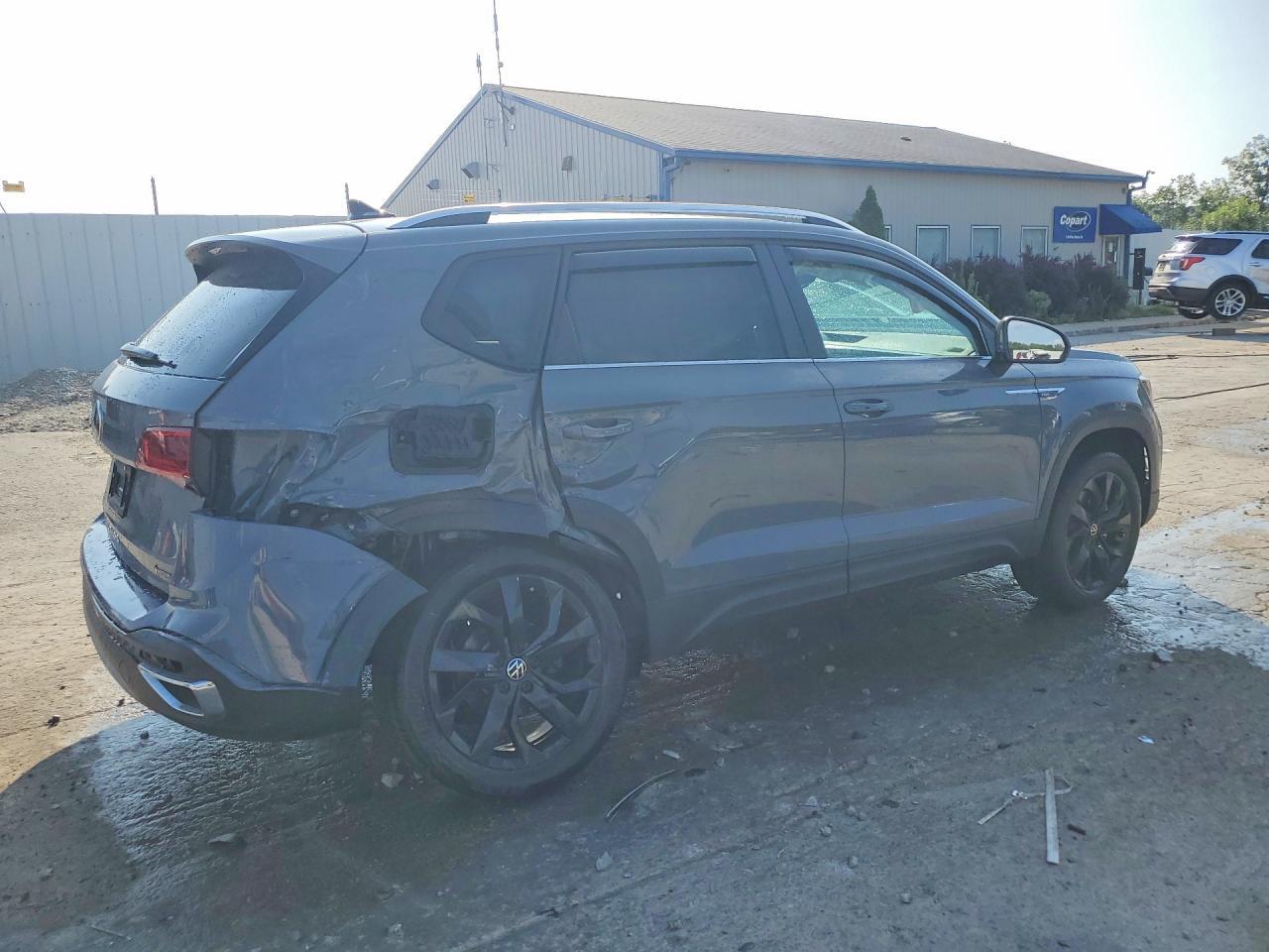 2022 Volkswagen Taos Se - Фото 3