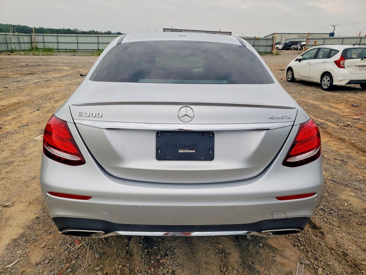 2017 Mercedes-Benz E 300 4Matic - Фото 6