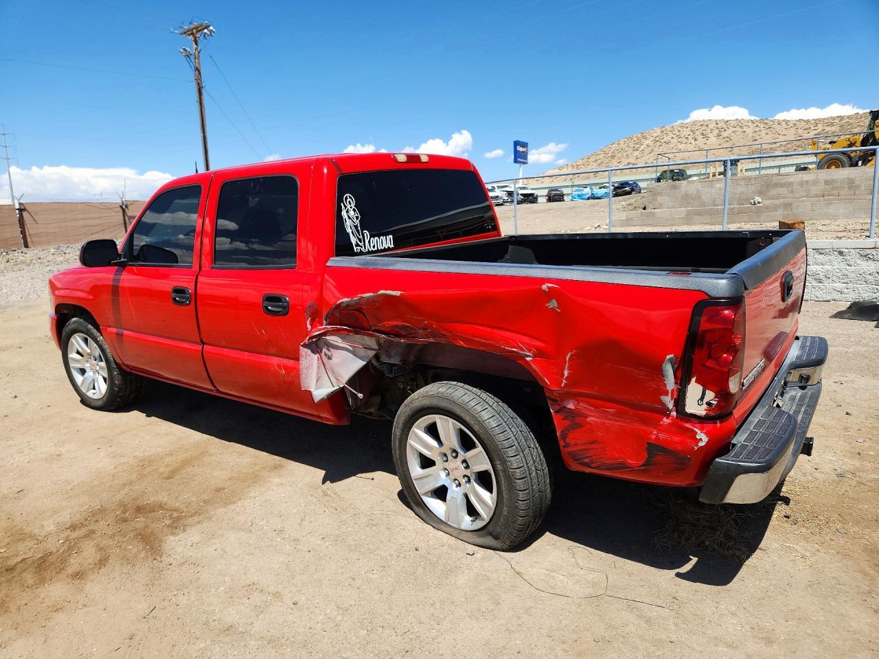 2005 GMC New Sierra C1500 - Image 2