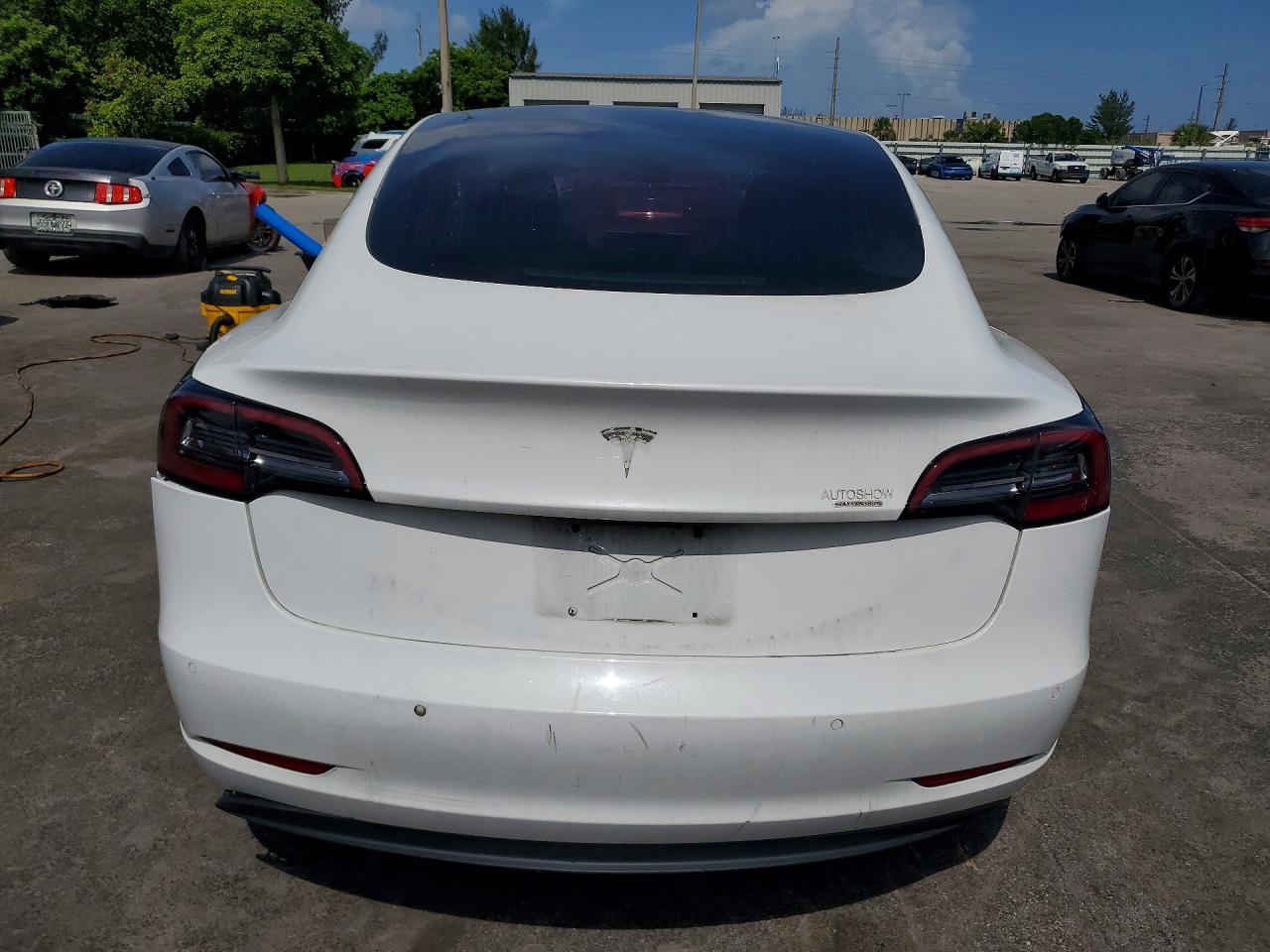 2018 Tesla Model 3 - Фото 6
