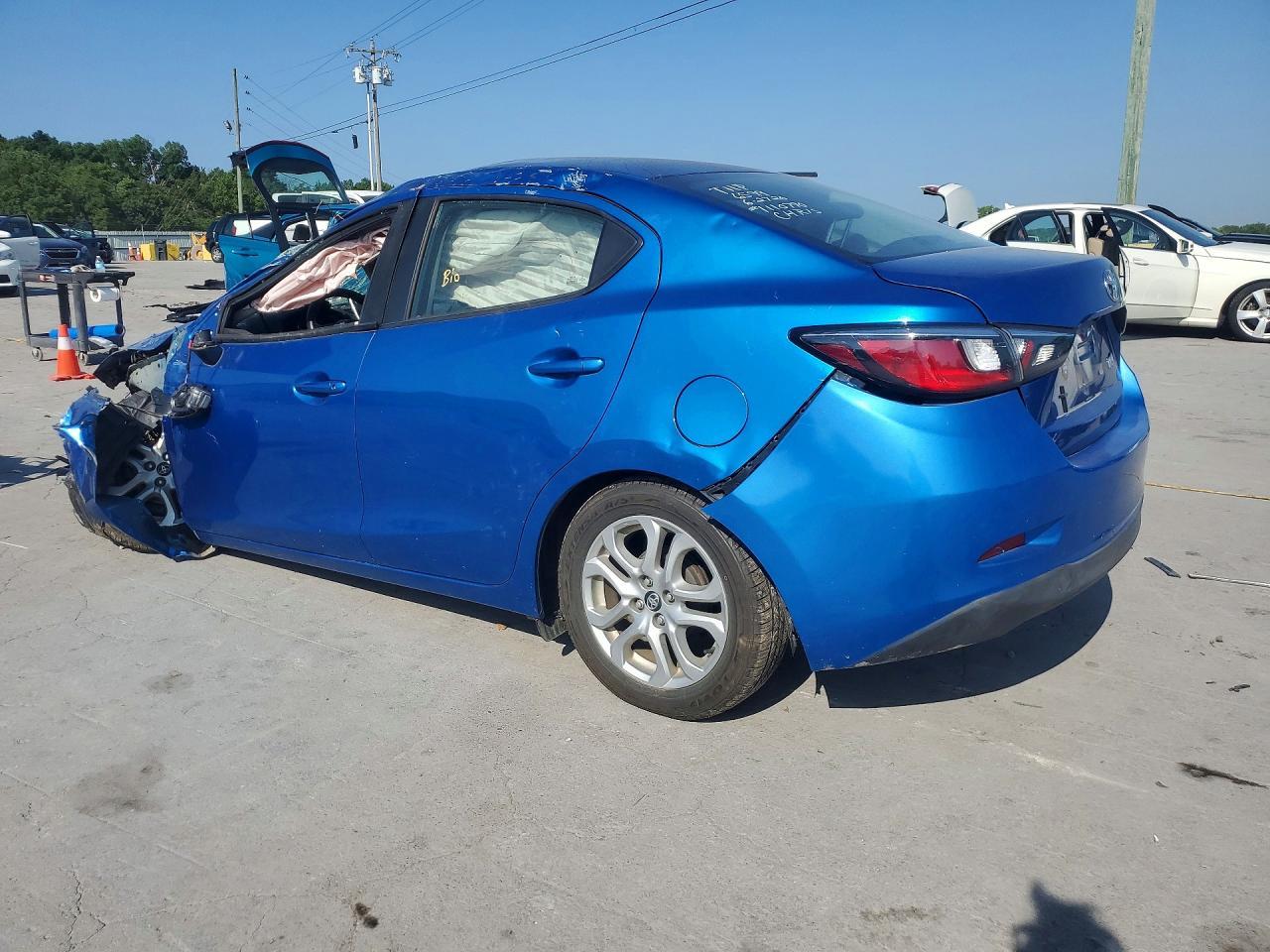 2017 Toyota Yaris Ia Base - Image 2