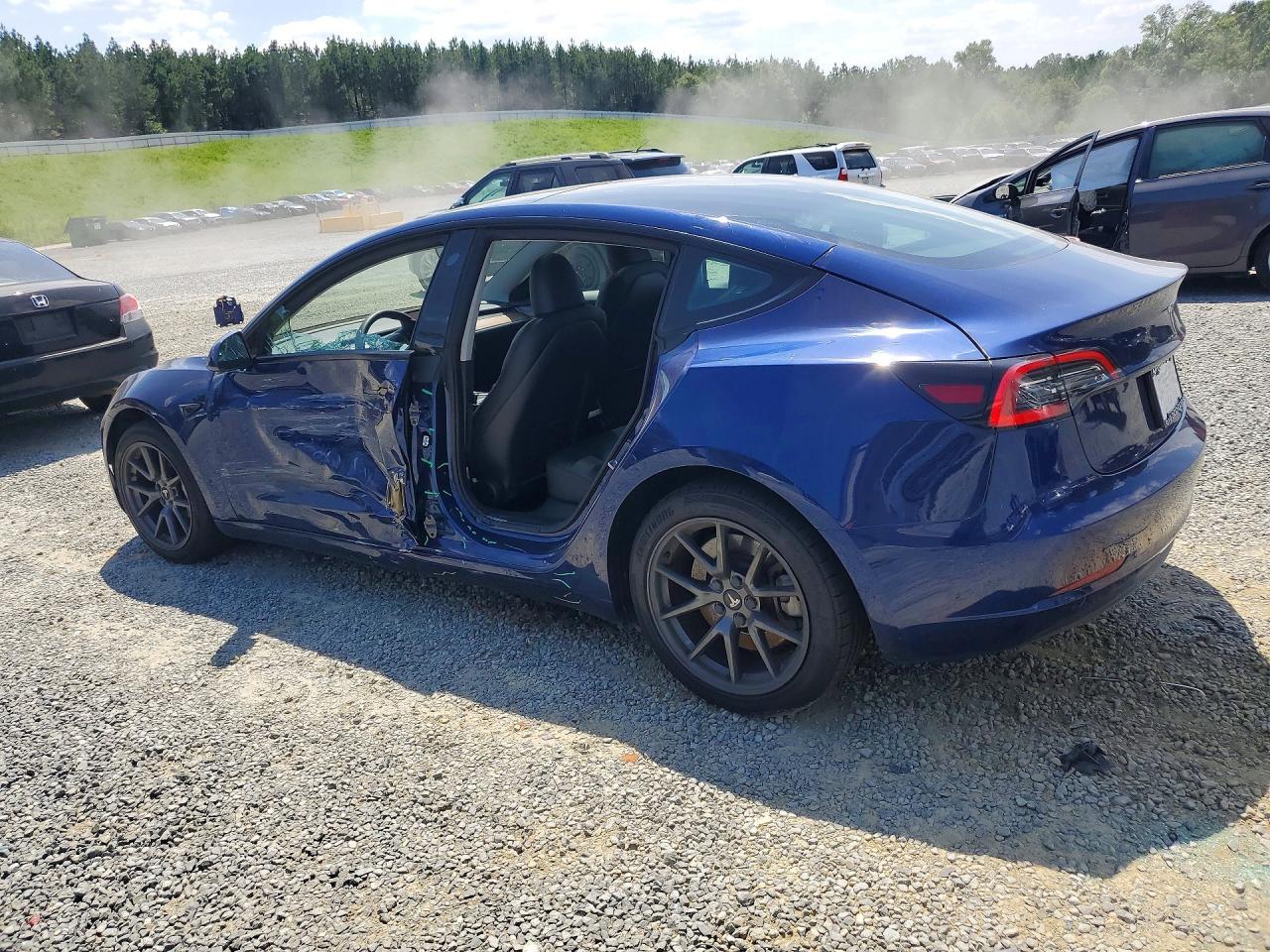 2023 Tesla Model 3 - Фото 2
