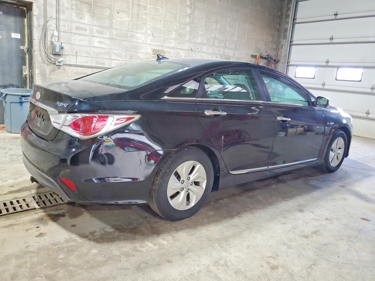 2013 Hyundai Sonata Hybrid - Image 3