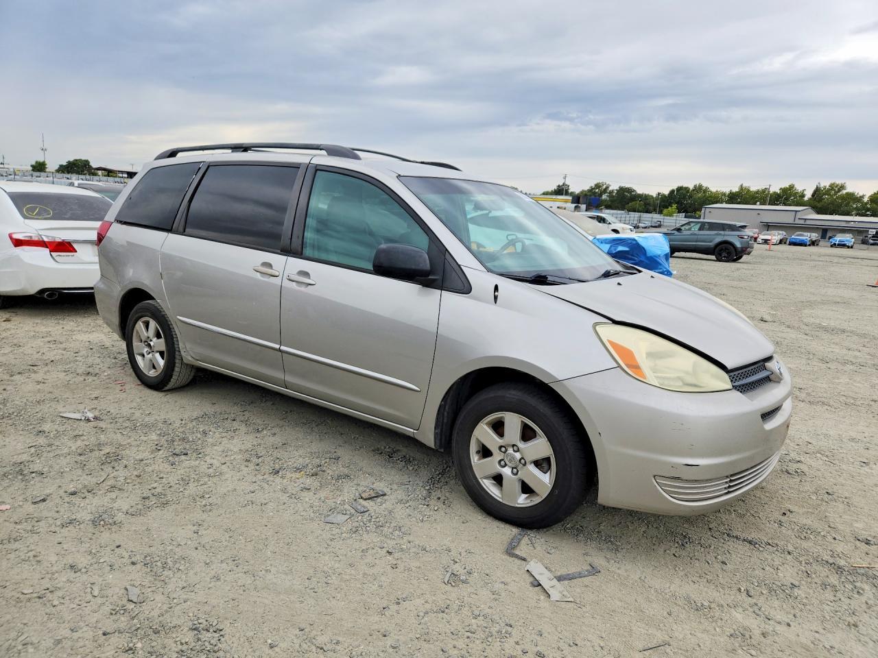 2004 Toyota Sienna Le 7 Passenger - Image 4
