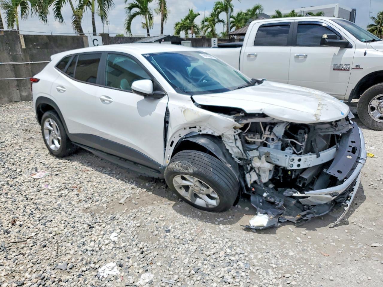 2024 Chevrolet Trax Ls - Фото 4