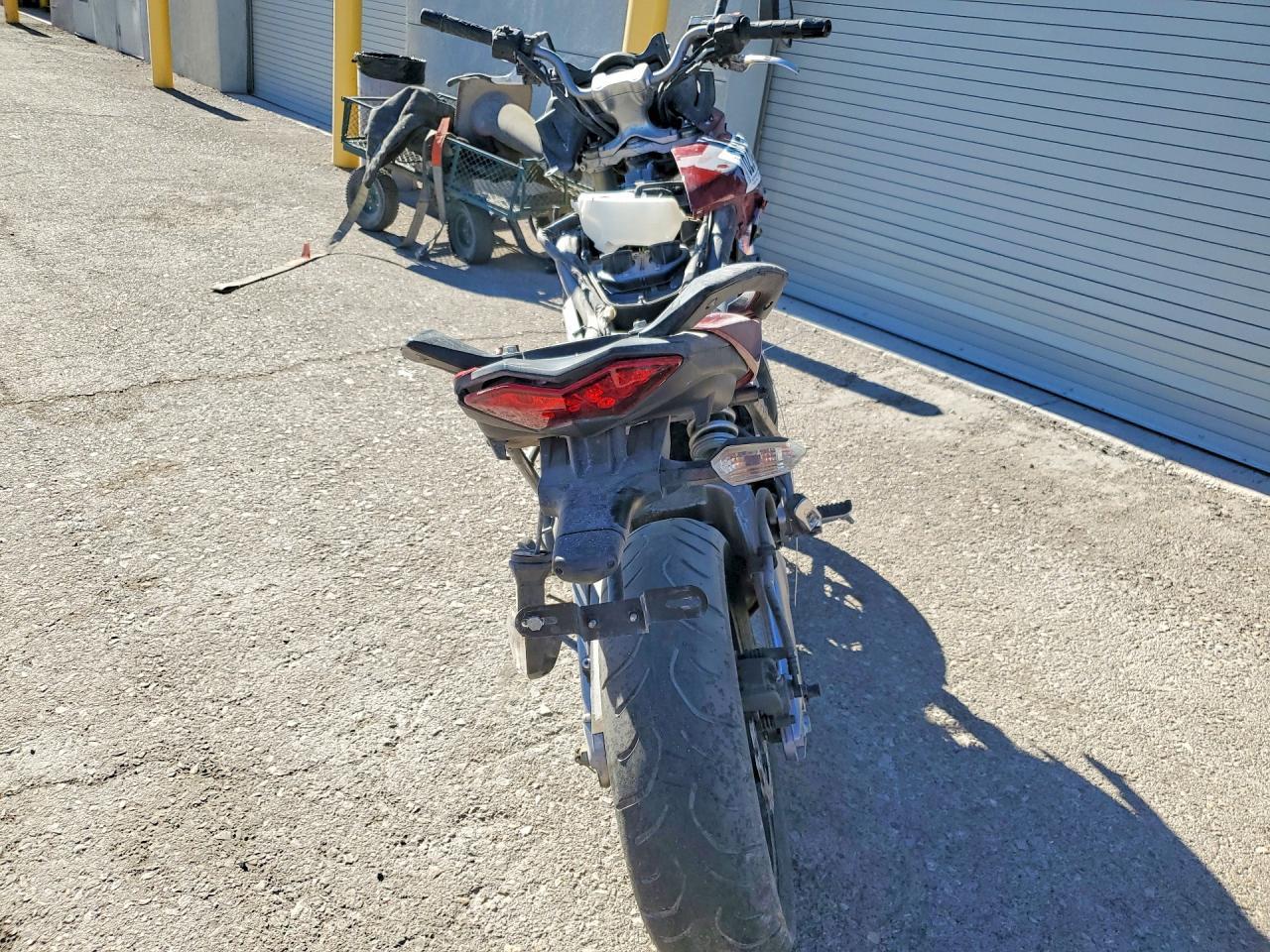 2010 Kawasaki Le650 C - Фото 4