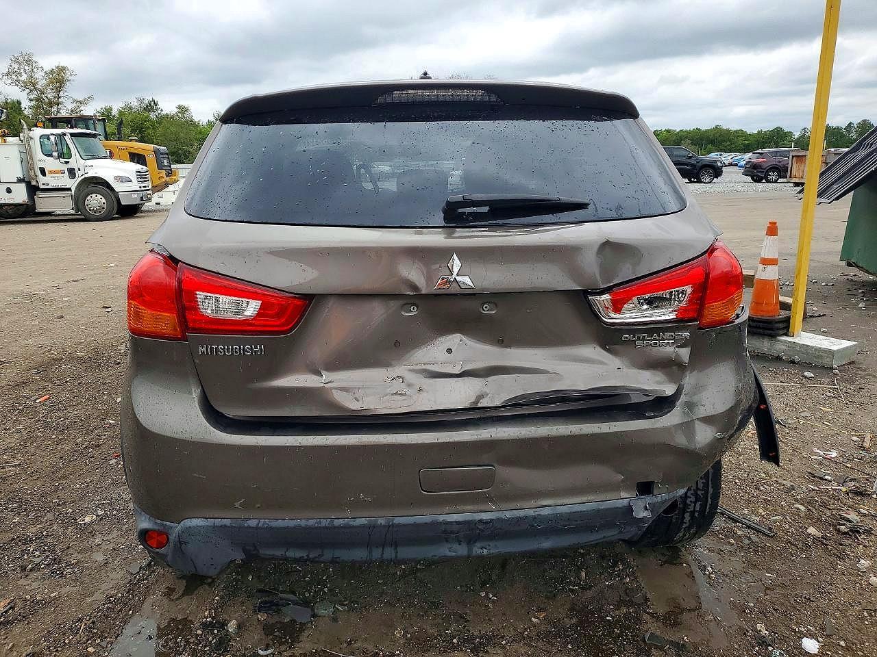 2016 Mitsubishi Outlander Sport Es - Image 6