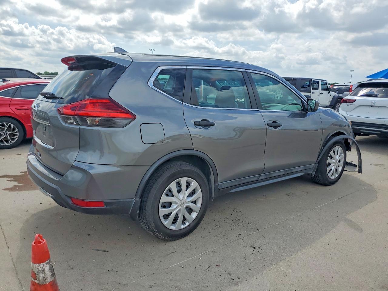 2017 Nissan Rogue S - Image 3