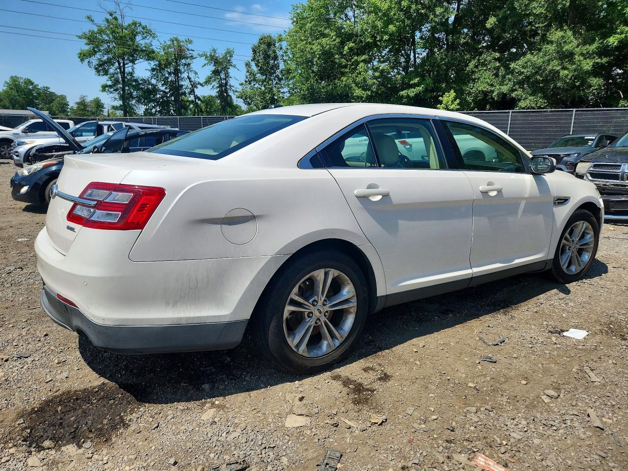 2013 Ford Taurus Sel - Image 3