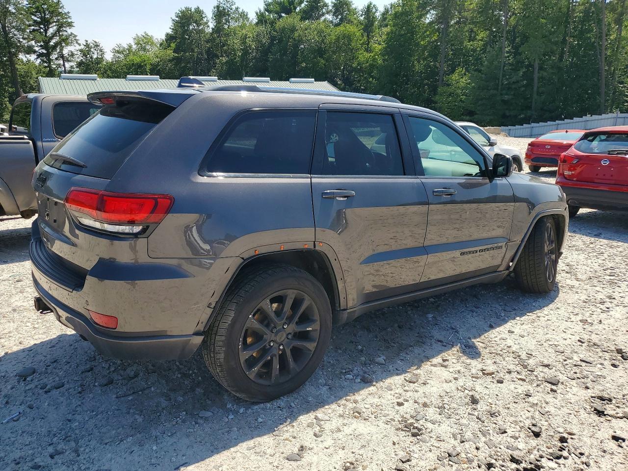2020 Jeep Grand Cherokee Laredo - Image 3