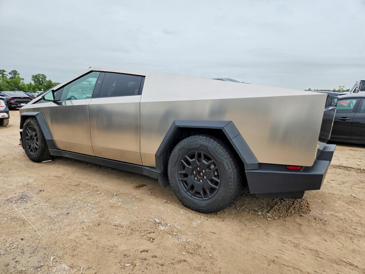2024 Tesl Cybertruck - Image 2