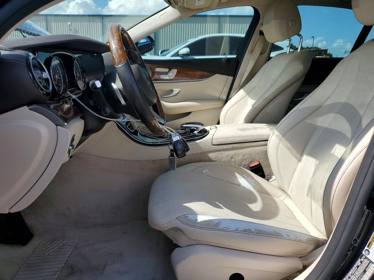 2017 Mercedes-Benz E 300 - Фото 7
