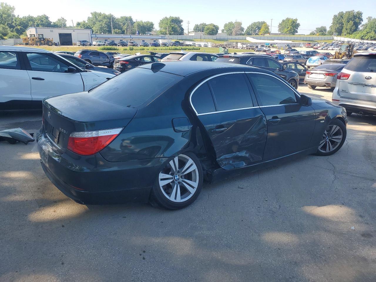 2010 BMW 528 I - Image 3