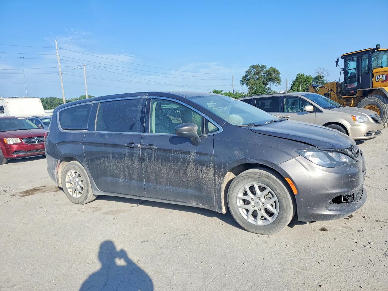 2022 Chrysler Voyager Lx - Image 4