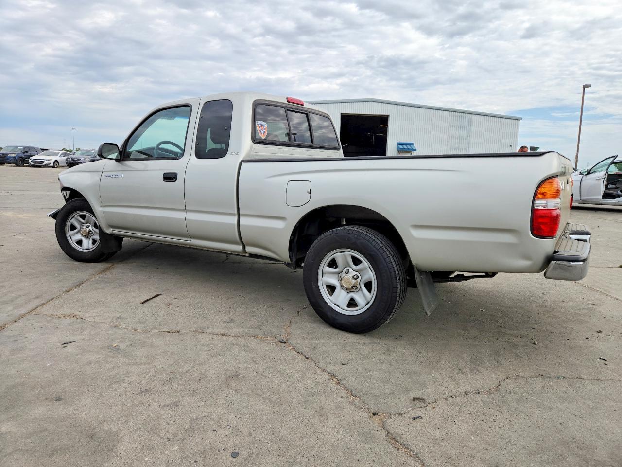 2001 Toyota Tacoma Xtracab - Image 2
