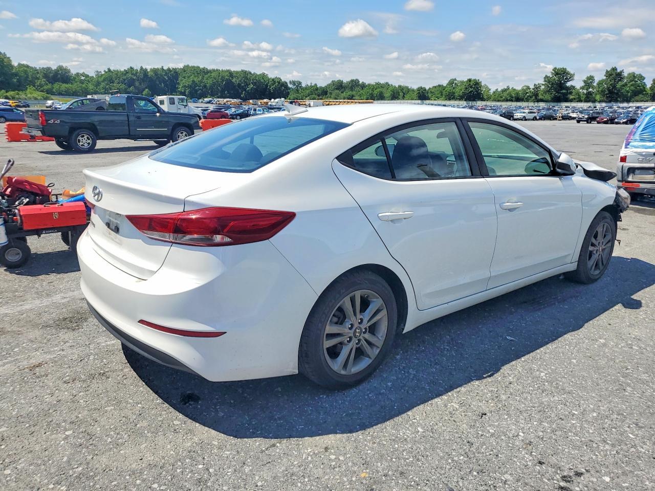 2018 Hyundai Elantra Sel - Image 3