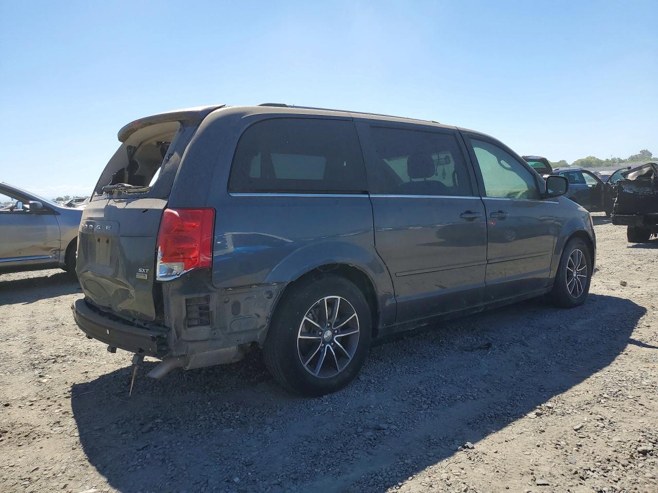 2017 Dodge Grand Caravan Sxt - Image 3