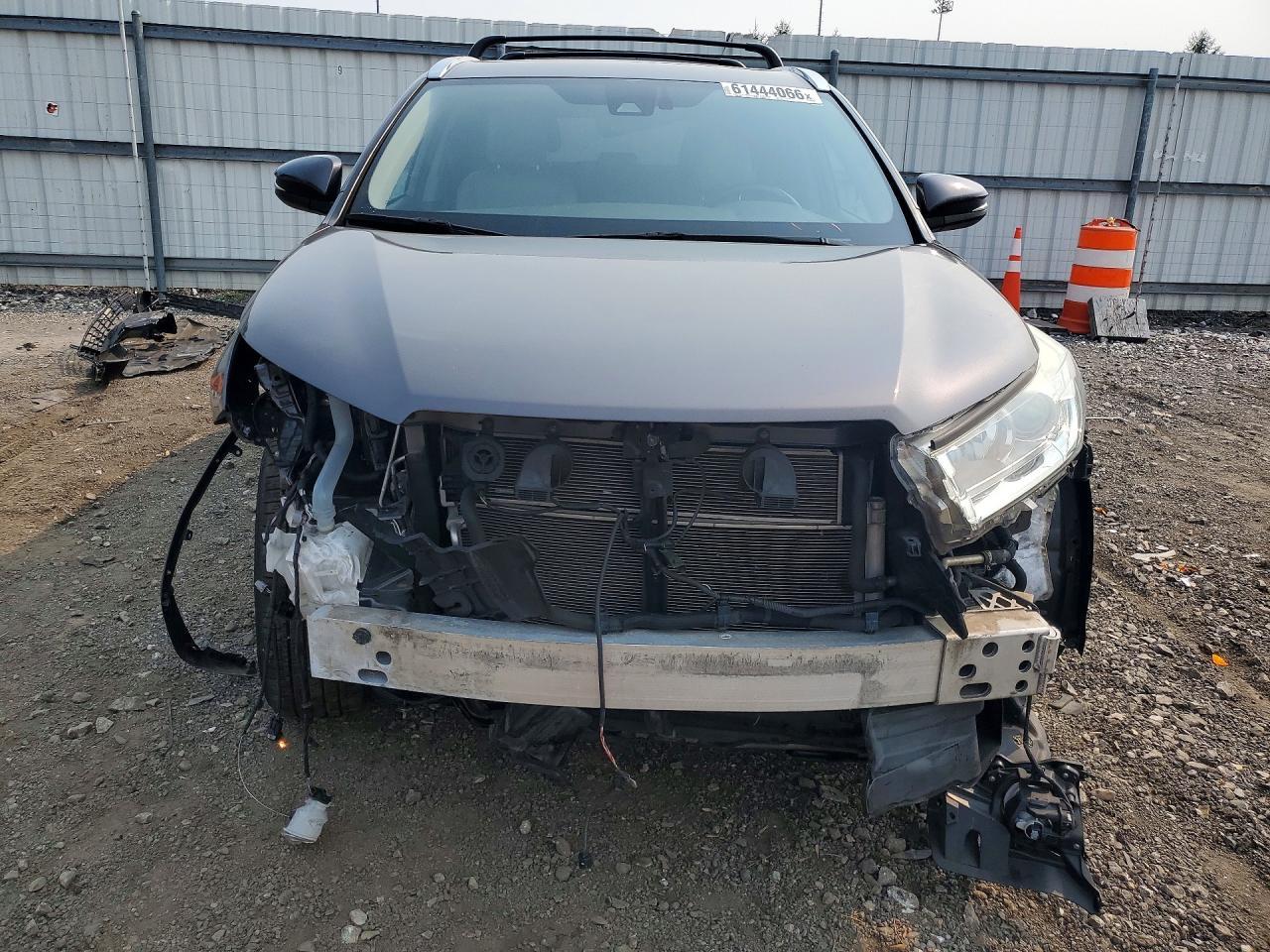 2019 Toyota Highlander Hybrid Xle - Image 5