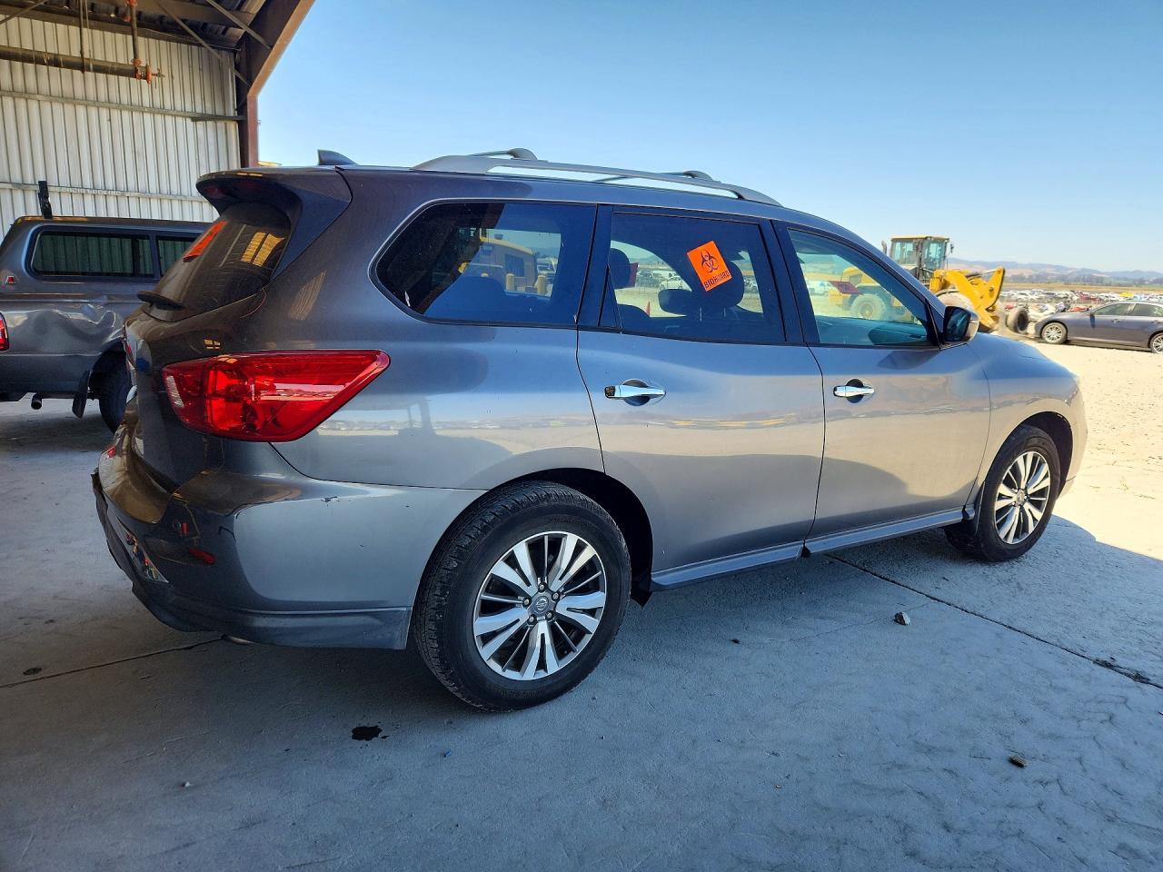 2019 Nissan Pathfinder S - Фото 3