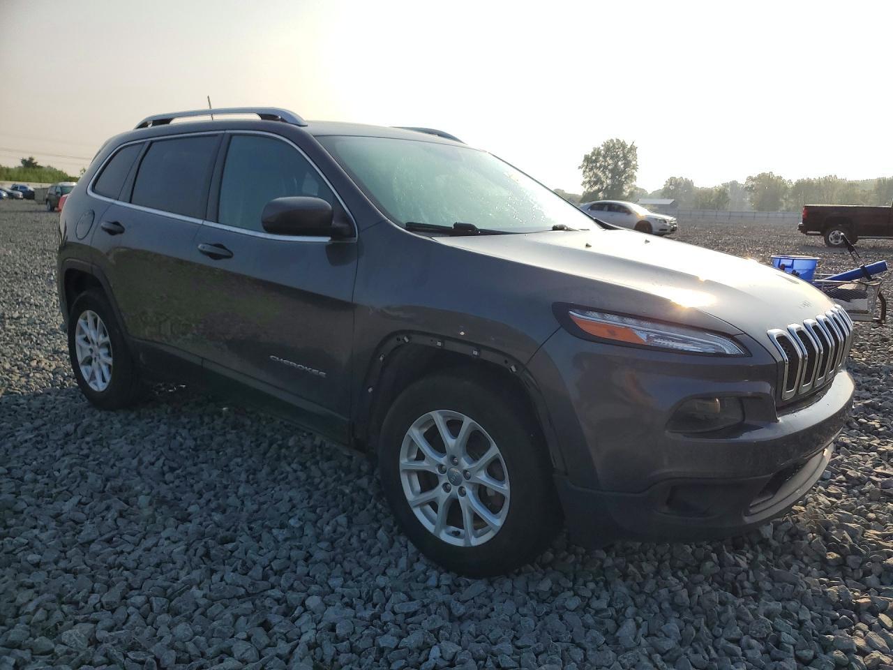 2018 Jeep Cherokee Latitude Plus - Image 4