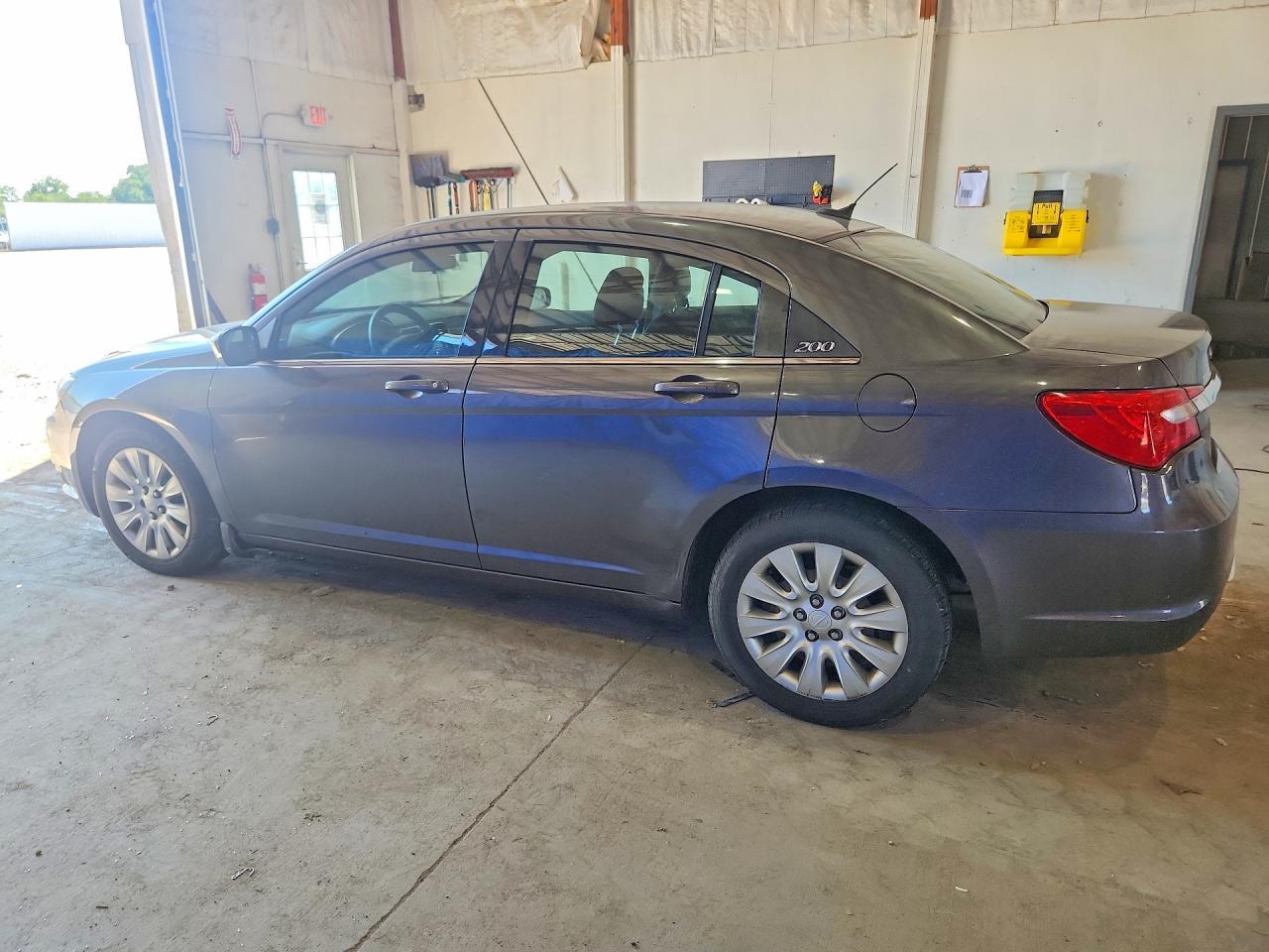 2014 Chrysler 200 Lx - Image 2
