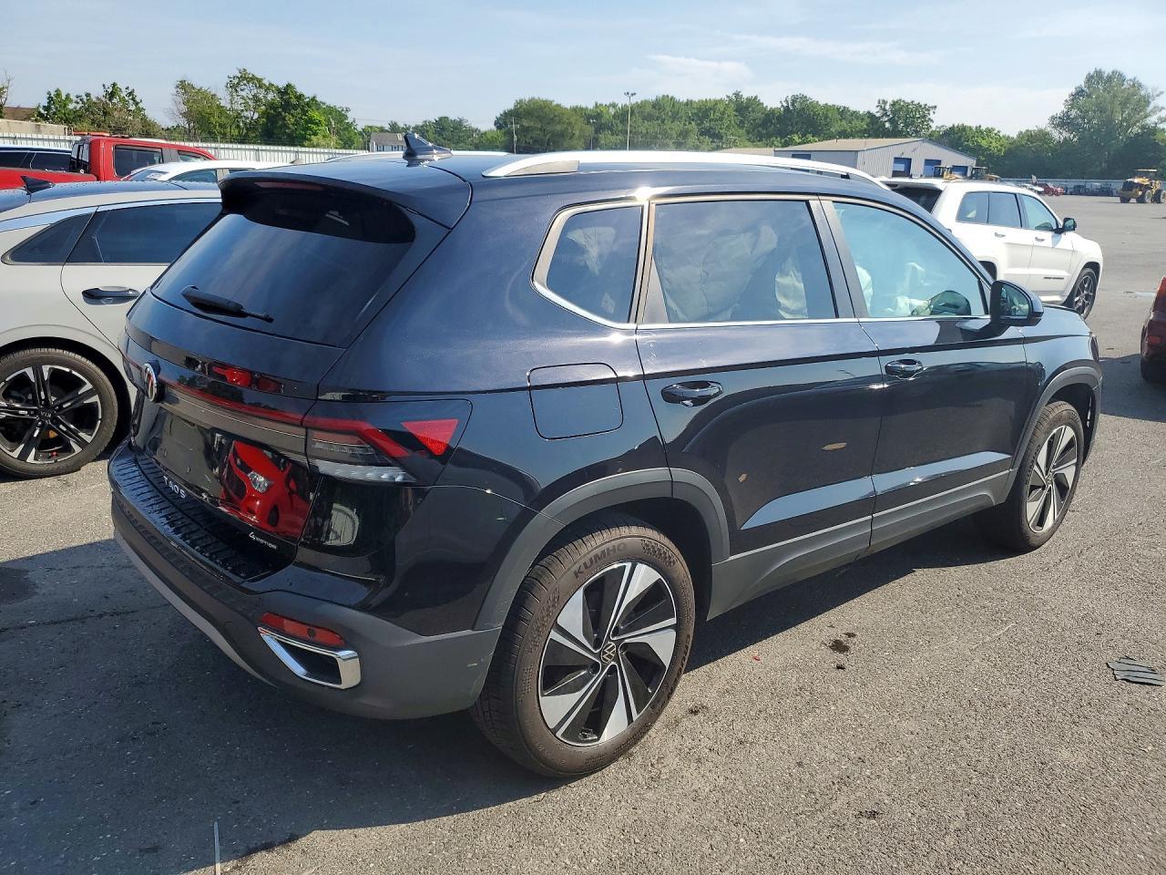 2025 Volkswagen Taos Se - Фото 3