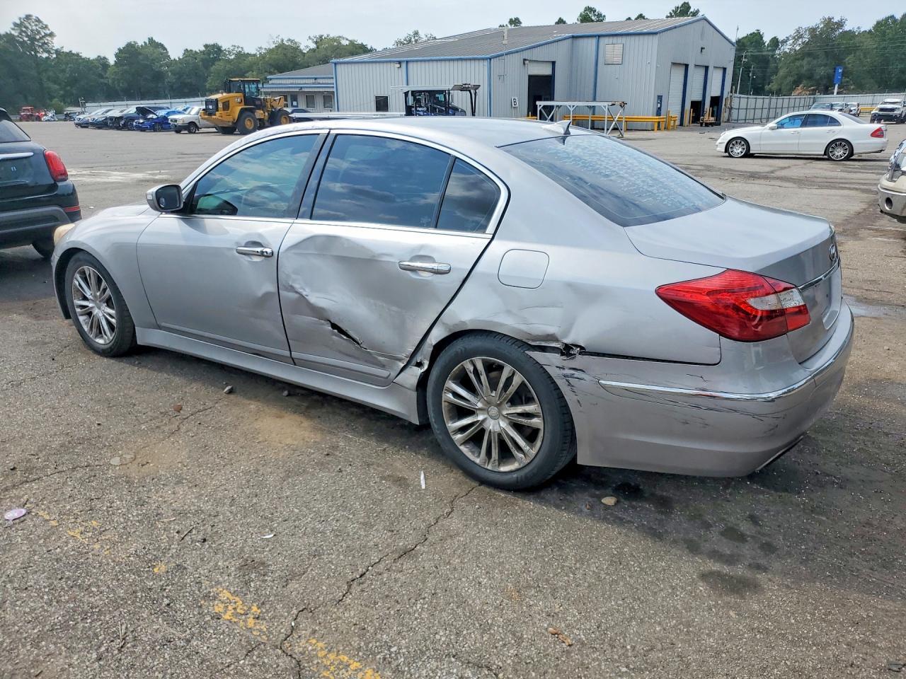 2013 Hyundai Genesis 3.8L - Фото 2