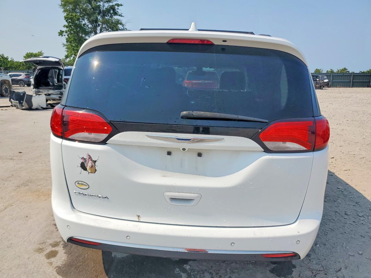 2017 Chrysler Pacifica Touring L - Image 6