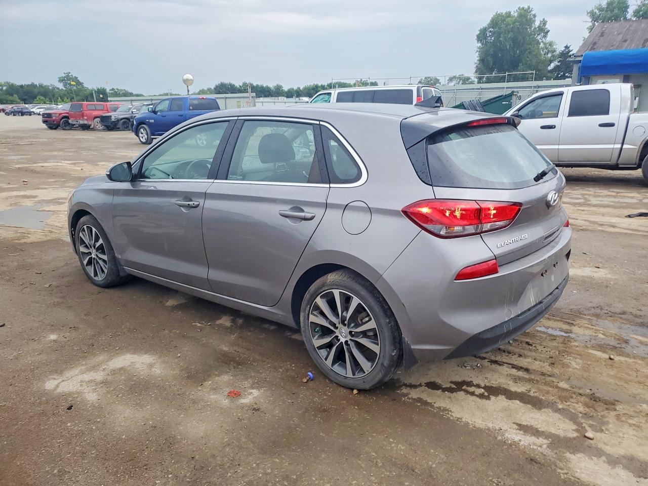 2020 Hyundai Elantra Gt Base - Image 2